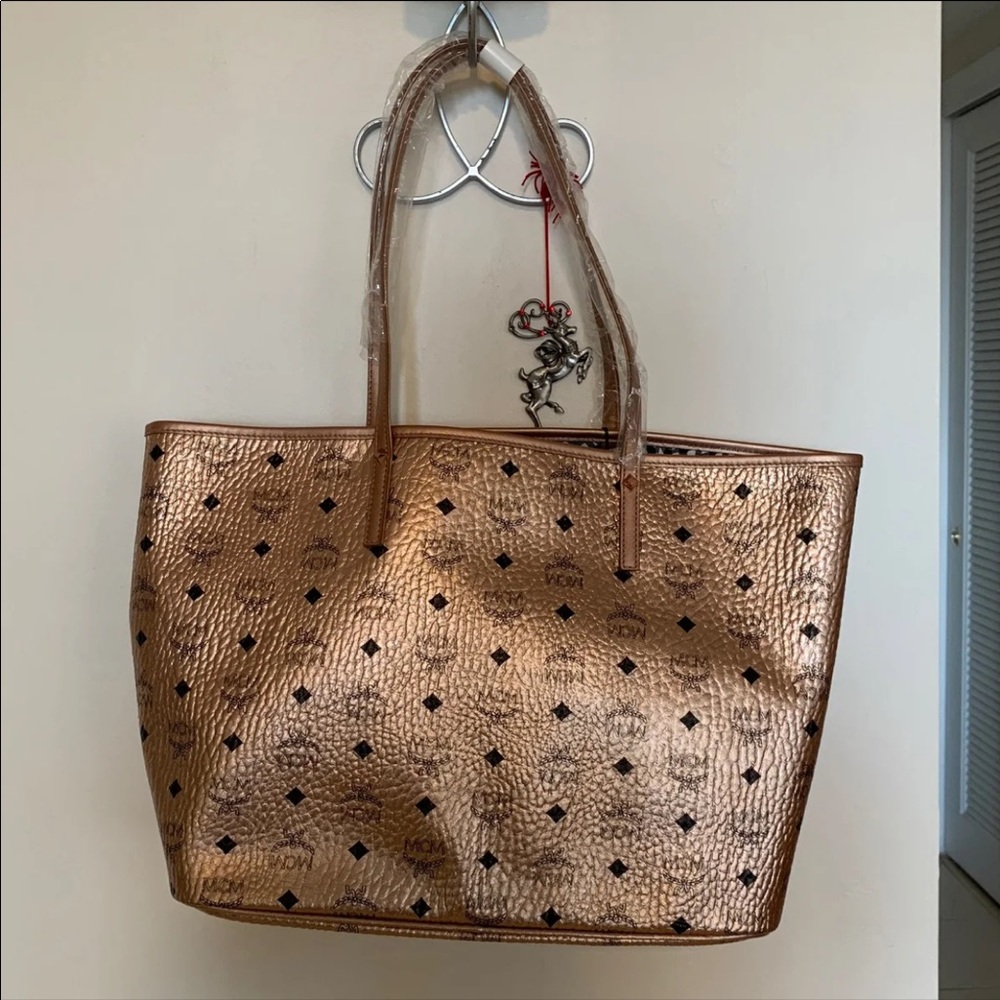 ๐ SOLD๐ MCM Limonta Metallic Logo Print Tote - Picture 5 of 10